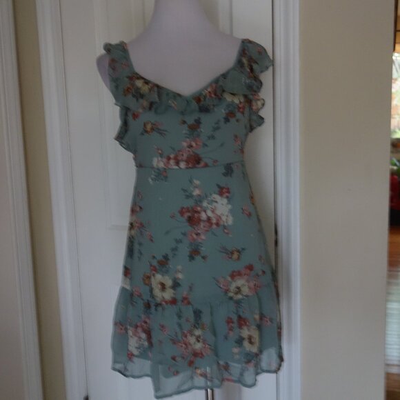 NWT $45 LIVE TO BE SPOILED Mint Foral Ruffle Summer Dress – Med - Picture 1 of 7
